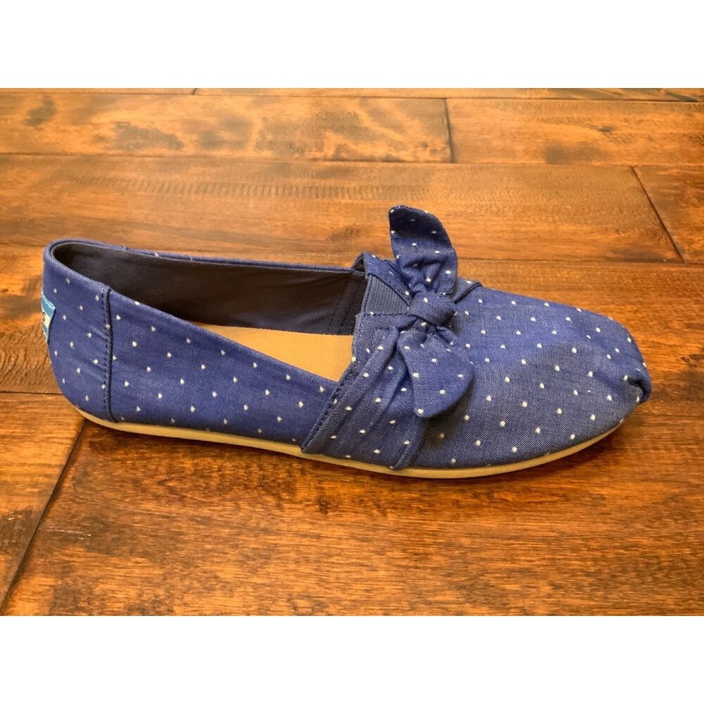 TOMS Blue & White Polka Dot Toe Bow Slip On Flats, Size 8.5 W (US)